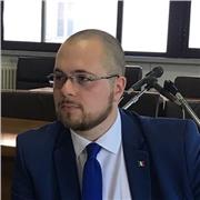 Insegnante di diritto offre lezioni private per studenti di scuole superiori o aiuto nella preparazione degli esami e della tesi per studenti universitari